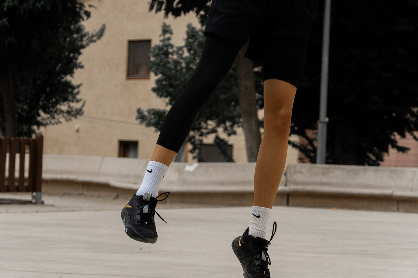 One Leg Sleeve - BLACK & WHITE